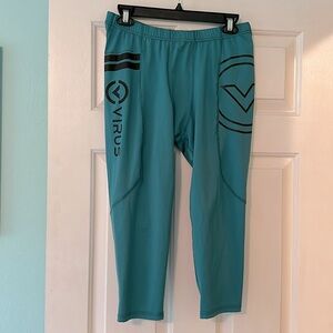 Virus 3/4 Tech Compression Pants - Teal and Black - XL